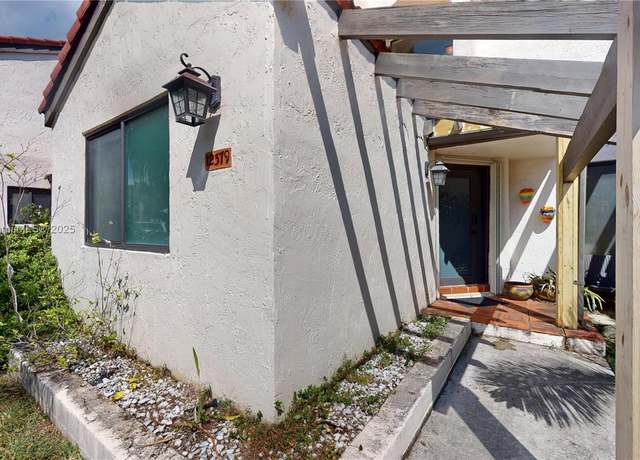 Property at 12379 SW 94 Ter, Miami, FL 33186, 3 beds, 2.5 baths