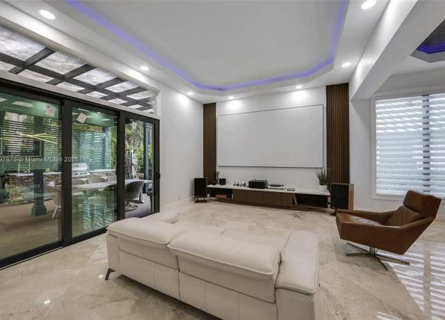 Property at 18555 SW 42nd St, Miramar, FL 33029, 5 beds, 4.5 baths