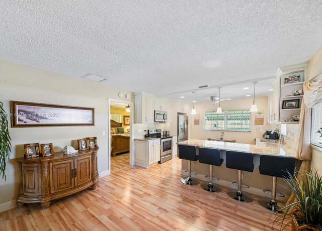 Property at 841 Meadowlark Ln, Delray Beach, FL 33445, 2 beds, 2 baths