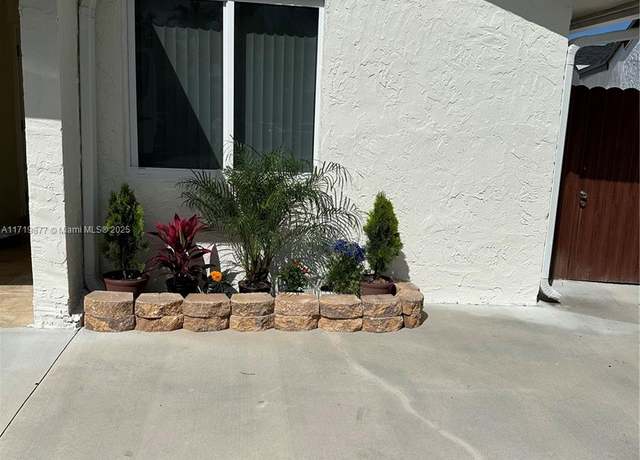 Property at 2021 SW 105th Ct, Miami, FL 33165, 4 beds, 3 baths