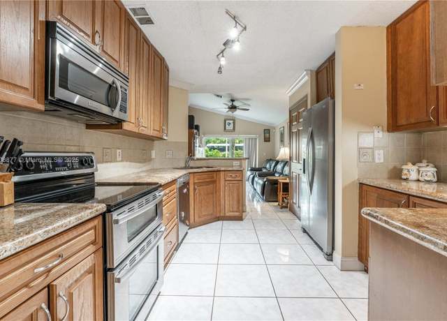 Property at 430 NW 107th Ave, Pembroke Pines, FL 33026, 4 beds, 2.5 baths