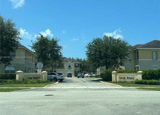 Property at 3 Largo Way, Boynton Beach, FL 33426, 3 beds, 2.5 baths