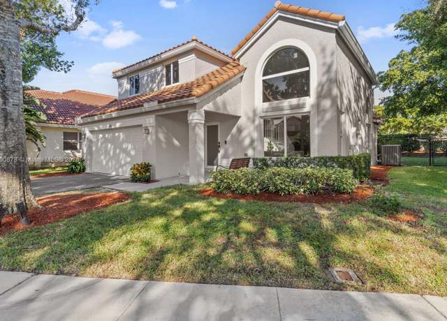 Property at 2615 Oak Park Cir, Davie, FL 33328, 4 beds, 2.5 baths