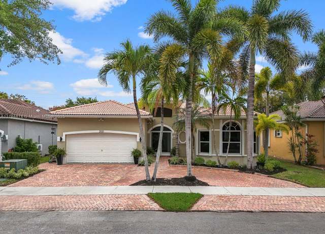 Property at 2021 SE 17th Ave, Homestead, FL 33035, 4 beds, 2.5 baths