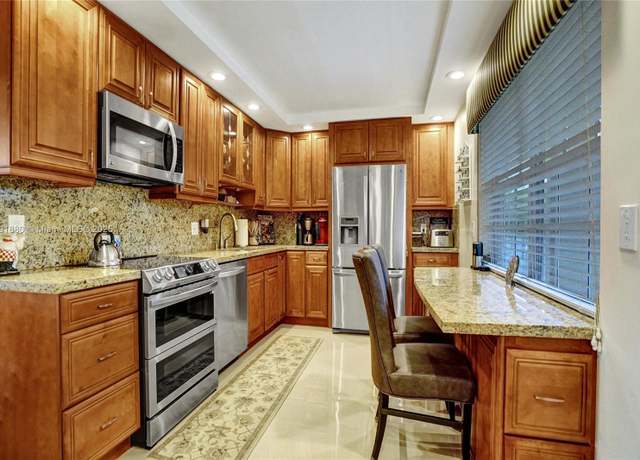 Property at 3520 Oaks Way #308, Pompano Beach, FL 33069, 3 beds, 2.5 baths