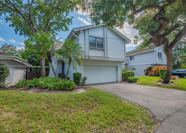 Property at 36 Eastmont Rd, Hollywood, FL 33021, 3 beds, 2.5 baths