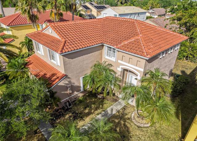 Property at 323 SW 190th Ter, Pembroke Pines, FL 33029, 3 beds, 2.5 baths