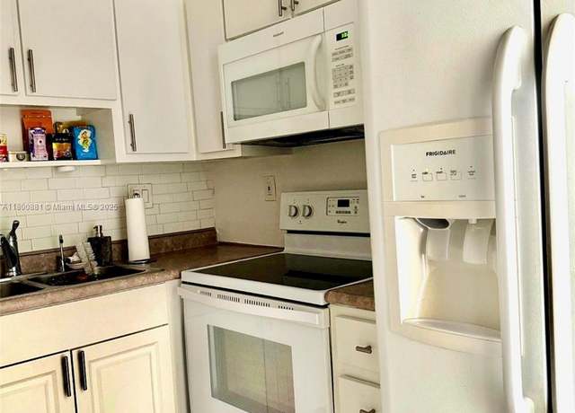 Property at 3000 NE 16th Ave #209, Oakland Park, FL 33334, 2 beds, 1 bath