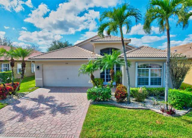 Property at 5725 Royal Club Dr, Boynton Beach, FL 33437, 3 beds, 2 baths