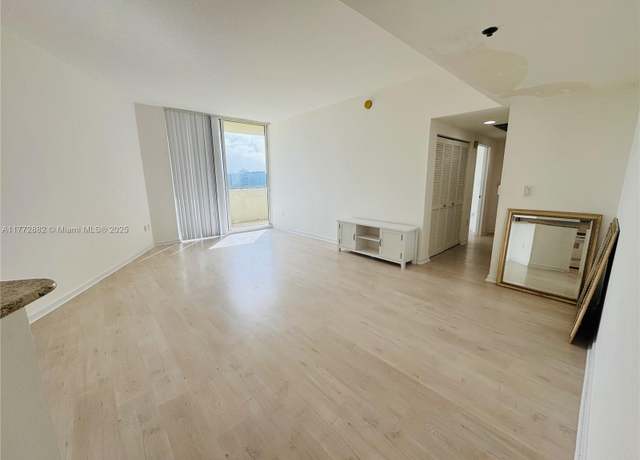 Property at 19501 W Country Club Dr #1006, Aventura, FL 33180, 1 bed, 1 bath