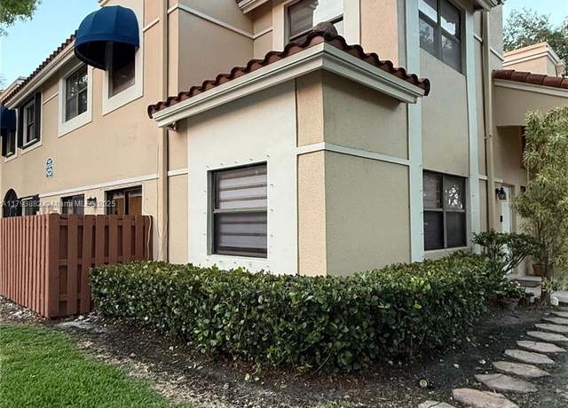 Property at 513 Racquet Club Rd #56, Weston, FL 33326, 3 beds, 2.5 baths