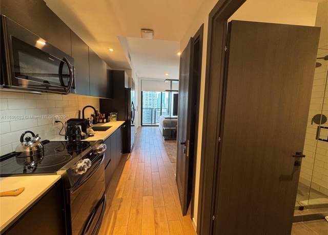 Property at 398 NE 5th St #3813, Miami, FL 33132, 1 bath