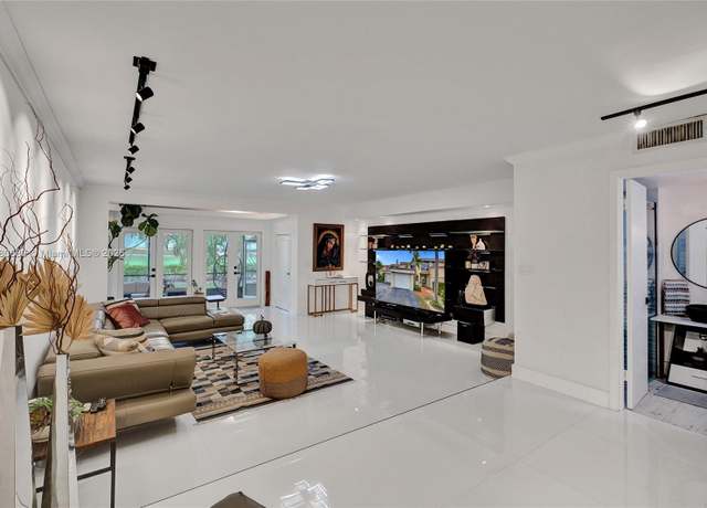 Property at 20412 NE 34th Ct, Aventura, FL 33180, 3 beds, 3 baths