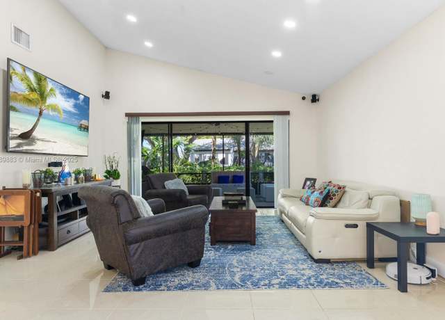 Property at 371 Fairway Cir #56, Weston, FL 33326, 2 beds, 2 baths