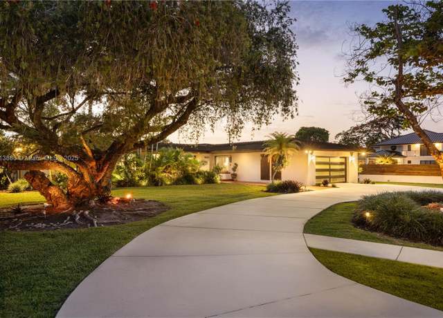 Property at 9670 SW 96th Ct, Miami, FL 33176, 4 beds, 3 baths