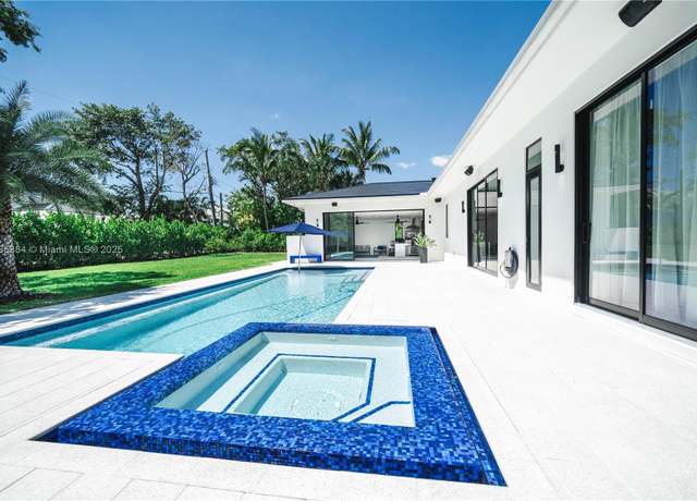Property at 9350 SW 81st Ave, Miami, FL 33156, 4 beds, 5.5 baths