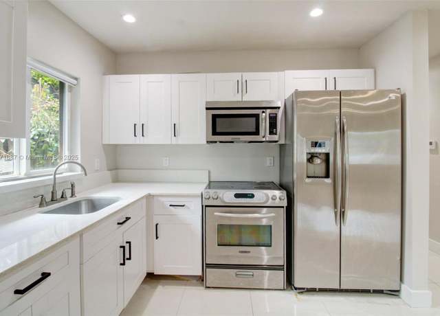 Property at 1519-1521 NW 8th Ave, Fort Lauderdale, FL 33311, 16 beds, 8 baths