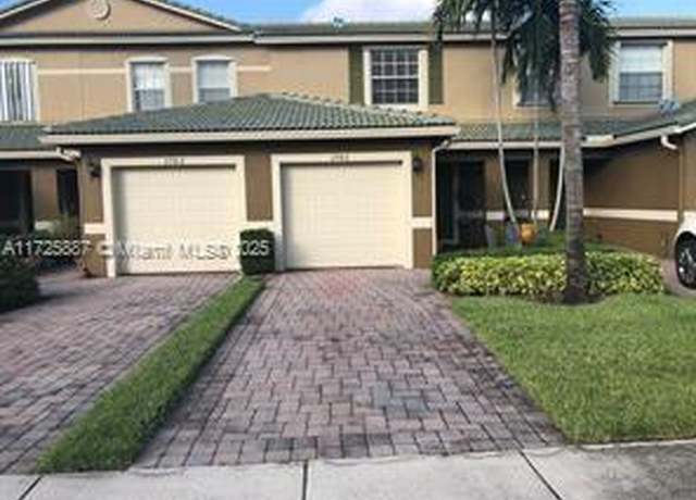 Property at 2780 SE Birmingham Dr, Stuart, FL 34994, 2 beds, 2.5 baths