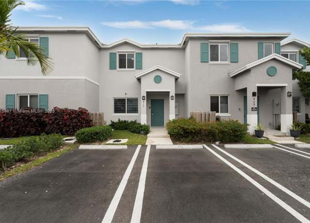 Property at 413 NW 12th Pl, Florida City, FL 33034, 3 beds, 2.5 baths