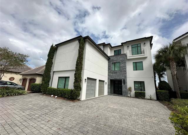 Property at 331 Muirfield Loop, Kissimmee, FL, 10 beds, 12.5 baths