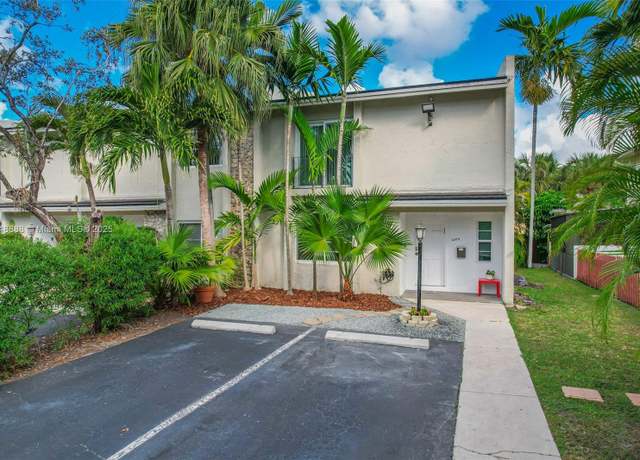 Property at 6209 SW 78th St Unit 2E, South Miami, FL 33143, 3 beds, 2.5 baths