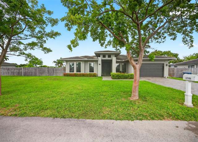 Property at 32106 SW 199th Pl, Homestead, FL 33030, 4 beds, 3.5 baths