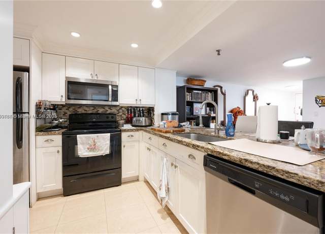 Property at 1621 Collins Ave #302, Miami Beach, FL 33139, 2 beds, 2 baths