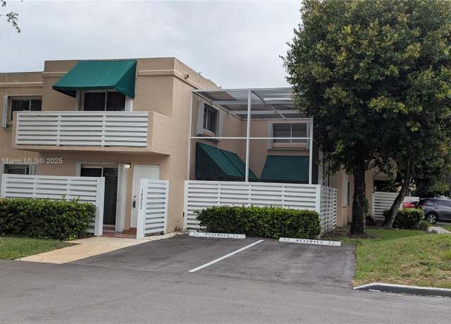 Property at 14352 SW 96th Ln, Miami, FL 33186, 3 beds, 2.5 baths