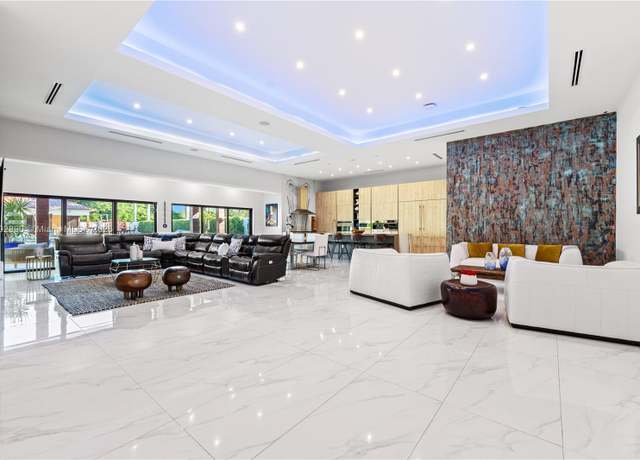 Property at 3585 SW 129th Ave, Miami, FL 33175, 4 beds, 5 baths