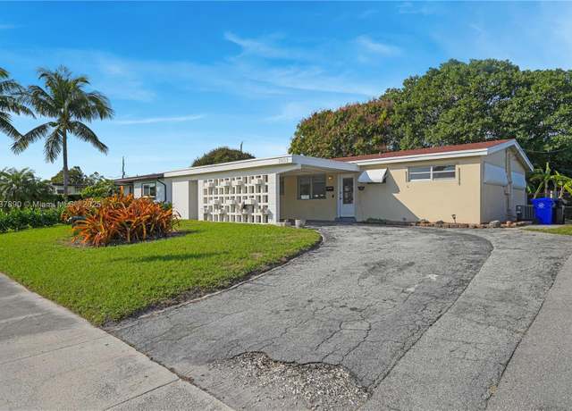 Property at 2833 SW 5th St, Fort Lauderdale, FL 33312, 3 beds, 2 baths