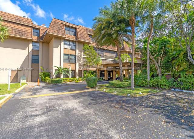 Property at 661 NE 195th St #312, Miami, FL 33179, 2 beds, 2 baths