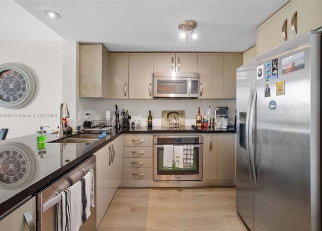 Property at 1250 S Miami Ave #1911, Miami, FL 33130, 1 bed, 1.5 baths