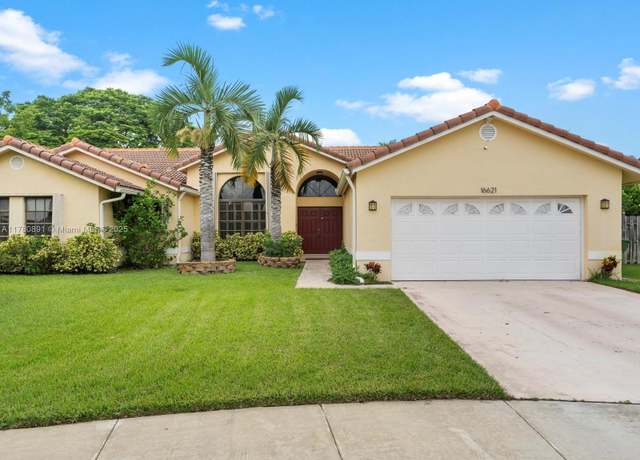 Property at 16621 Royal Poinciana Ct, Weston, FL 33326, 4 beds, 3 baths