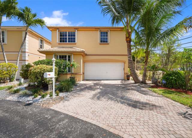 Property at 1282 Grant Ct, Hollywood, FL 33019, 3 beds, 2.5 baths