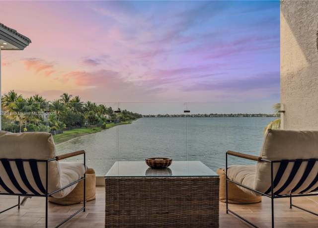 Property at 18269 SW 54th St, Miramar, FL 33029, 6 beds, 5.5 baths
