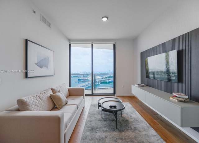 Property at 398 NE 5th St #2810, Miami, FL 33132, 1 bed, 1 bath