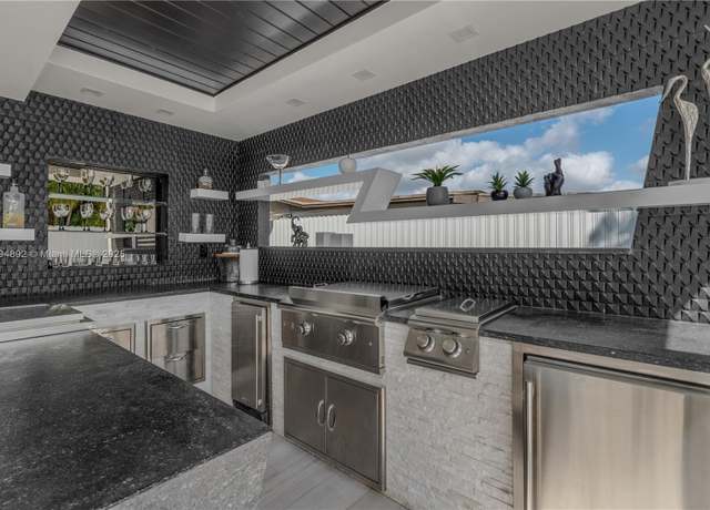 Property at 2901 Village Green Dr, Miami, FL 33175, 4 beds, 4 baths