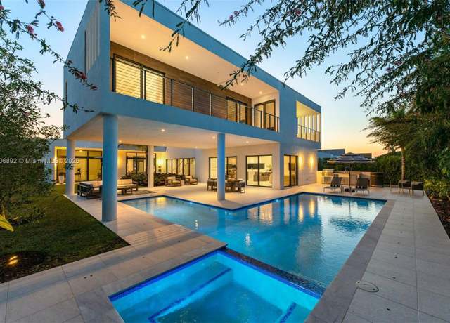 Property at 16703 S Botaniko Dr S, Weston, FL 33326, 5 beds, 6.5 baths