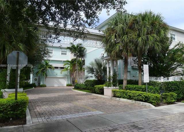 Property at 439 NE 1st St, Pompano Beach, FL 33060, 4 beds, 3.5 baths