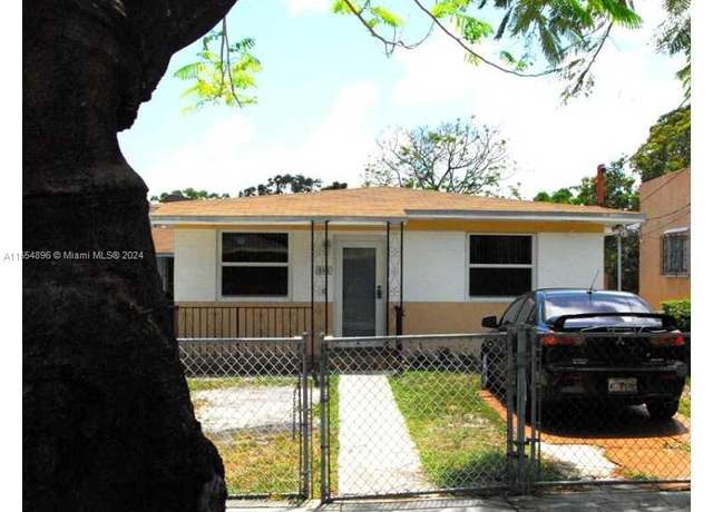 Property at 352 SW 17 Rd, Miami, FL 33129, 3 beds, 2 baths