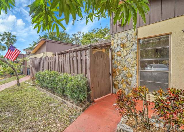 Property at 428 Briarwood Cir Unit 4-27, Hollywood, FL 33024, 2 beds, 2 baths