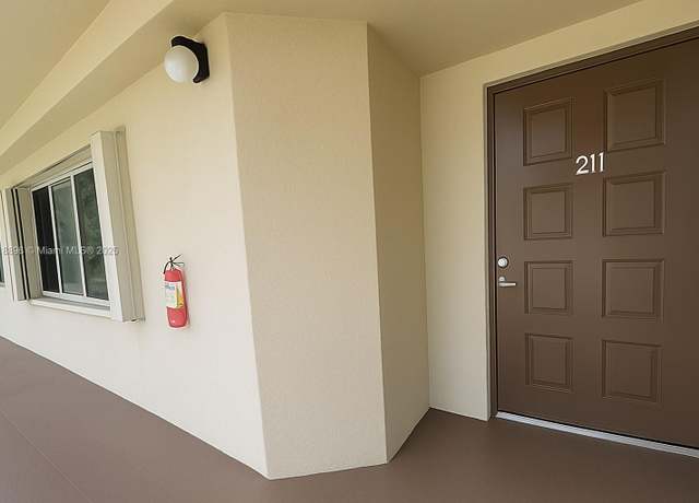 Property at 800 SW 142nd Ave Unit 211N, Pembroke Pines, FL 33027, 1 bed, 1.5 baths