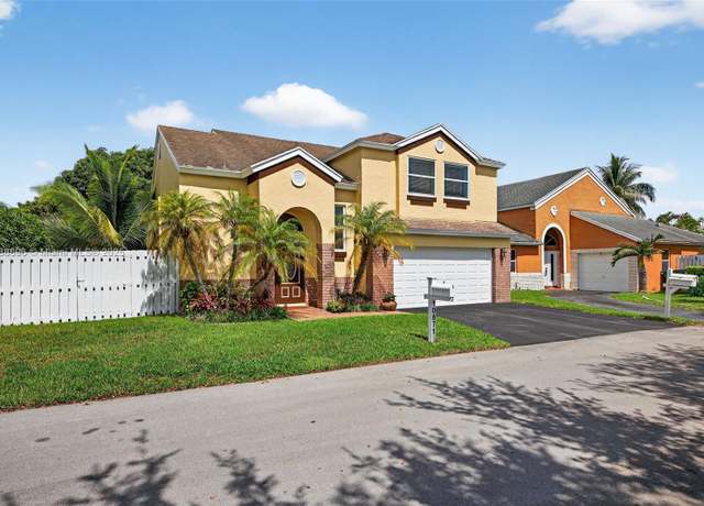 Property at 10871 SW 11th Mnr, Davie, FL 33324, 3 beds, 2 baths
