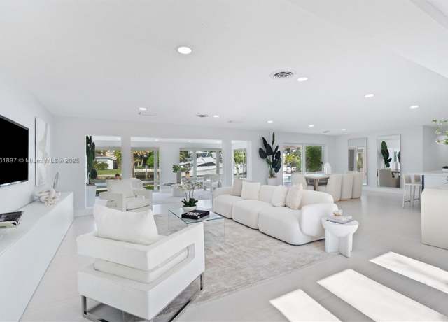 Property at 2797 NE 26th Ave, Lighthouse Point, FL 33064, 4 beds, 4.5 baths
