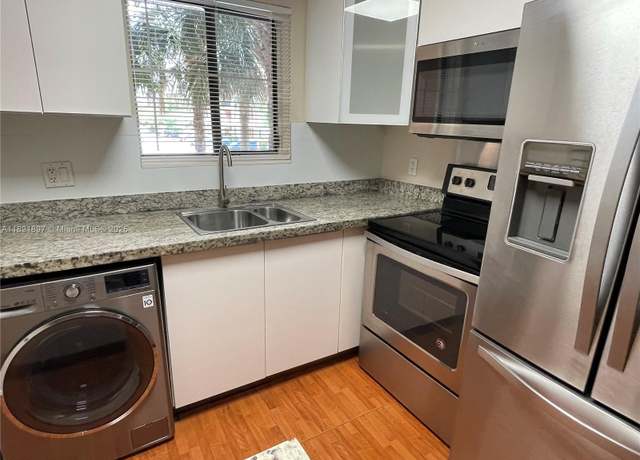 Property at 6900 SW 39th St Unit 206J, Davie, FL 33314, 2 beds, 2 baths