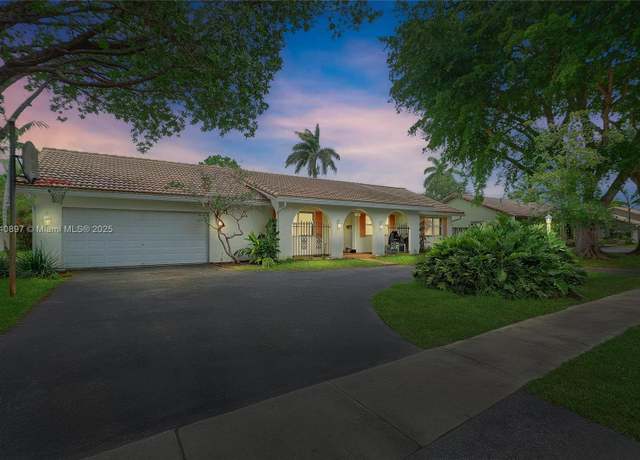Property at 7461 SW 7th St, Plantation, FL 33317, 4 beds, 3 baths
