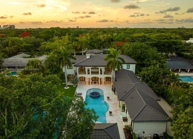 Property at 6080 SW 104th St, Pinecrest, FL 33156, 7 beds, 8.5 baths