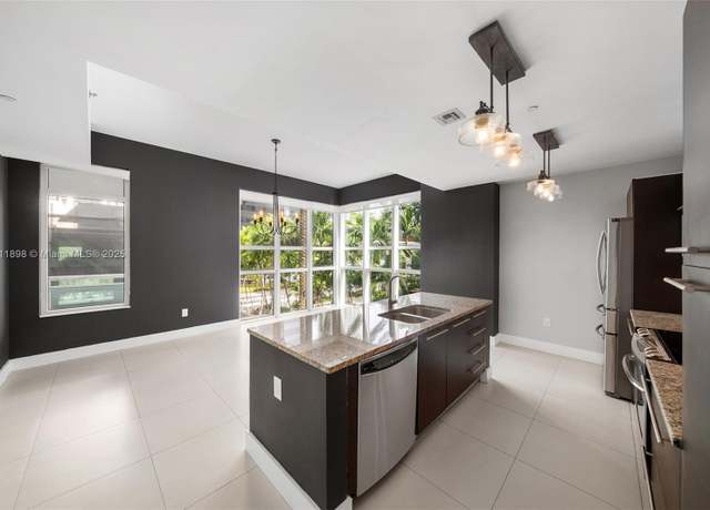 Property at 950 Brickell Bay Dr #200, Miami, FL 33131, 2 beds, 2.5 baths