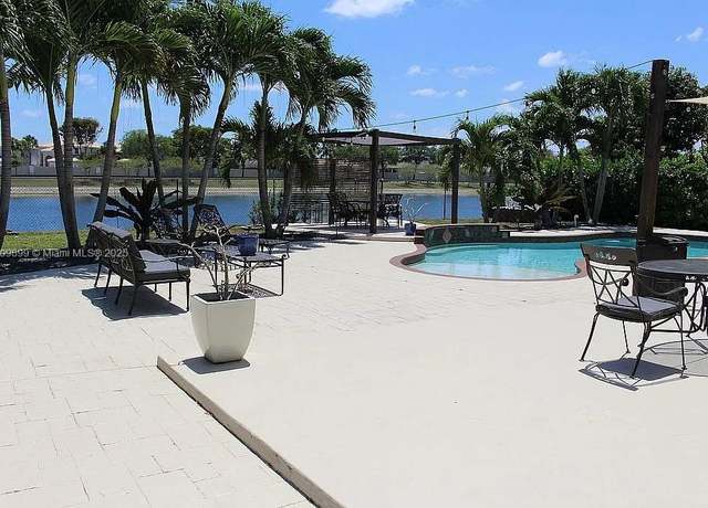 Property at 16272 SW 42nd Ter, Miami, FL 33185, 4 beds, 4 baths