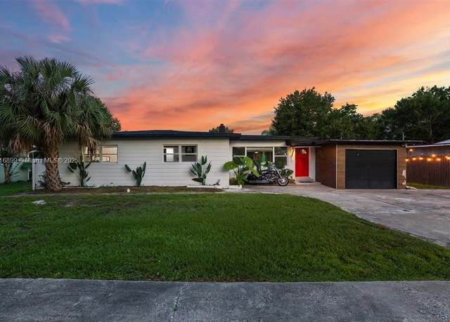 Property at 8120 Gondola Dr, Orlando, FL 32809, 4 beds, 3 baths